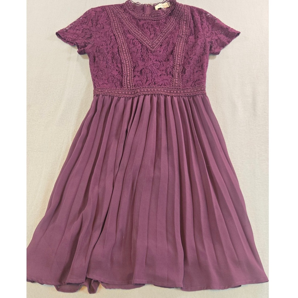 Francesca's Mini Dress Women XS Purple Lace Pleated‎ Mock Neck Short Sleeve